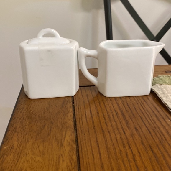 Rosanna White Teapot with matching creamer and sugar bowl - Picture 4 of 5